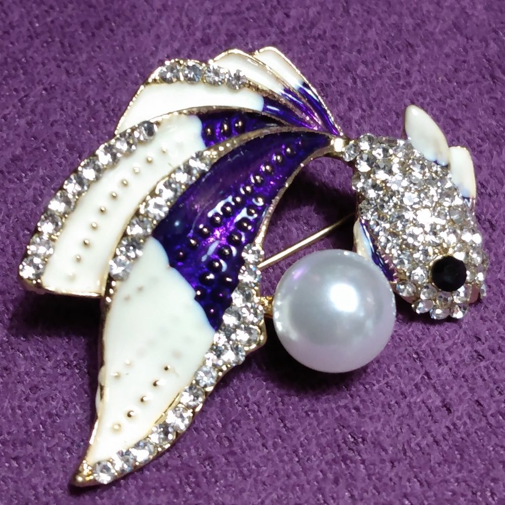 ✨ Purple Goldfish with faux pearl pin